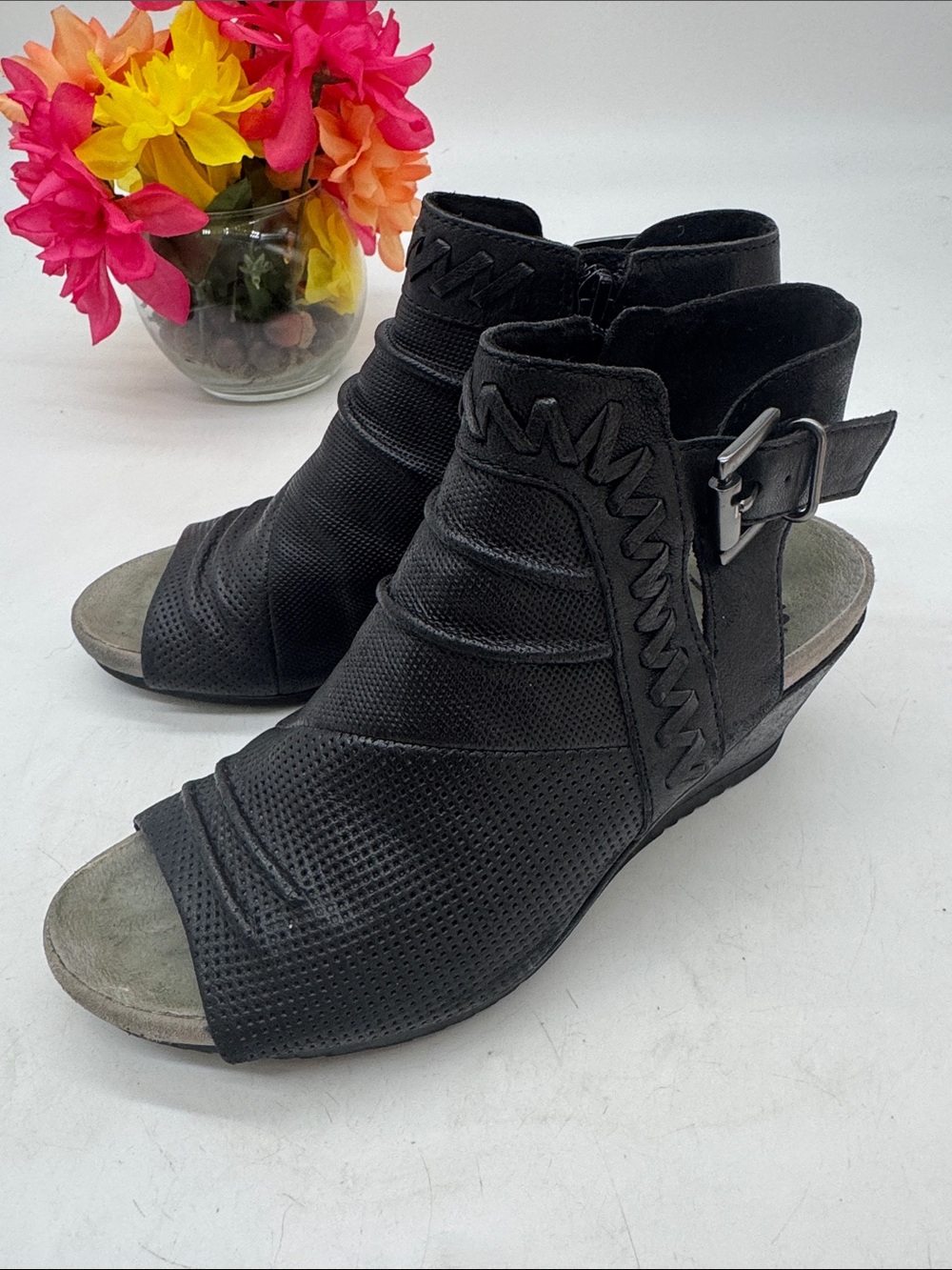 Earth Black Perforated Open-Toe Wedge Sandals with Side Buckle Size 6.5